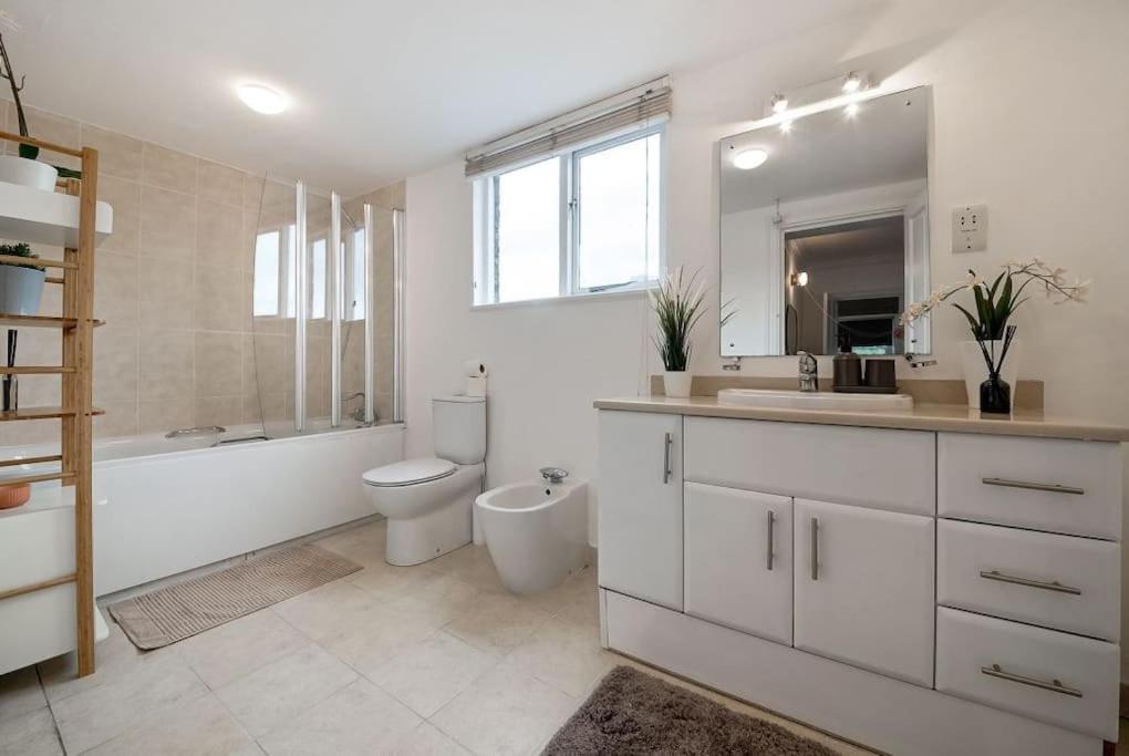 Knightsbridge Two Bed Apartment London Exteriör bild