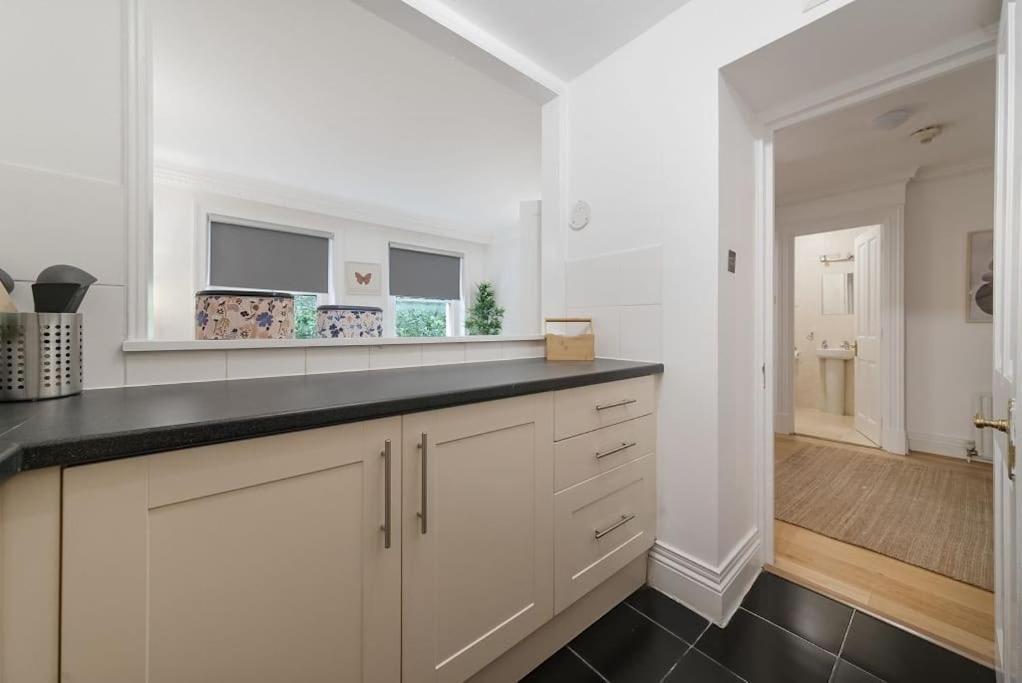 Knightsbridge Two Bed Apartment London Exteriör bild