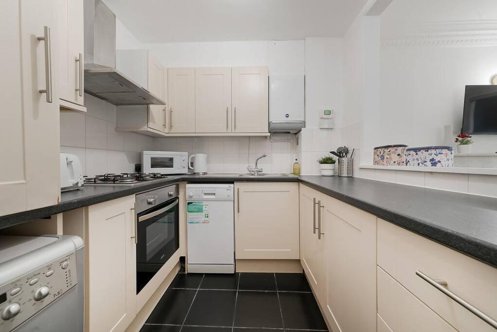 Knightsbridge Two Bed Apartment London Exteriör bild